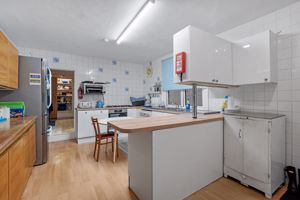 Photo 17- click for photo gallery